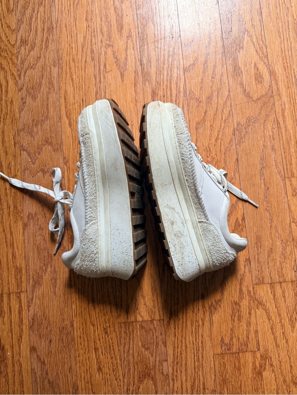 UGG Women's Marin Lace Sneaker Size 9 - Picture 7 of 8
